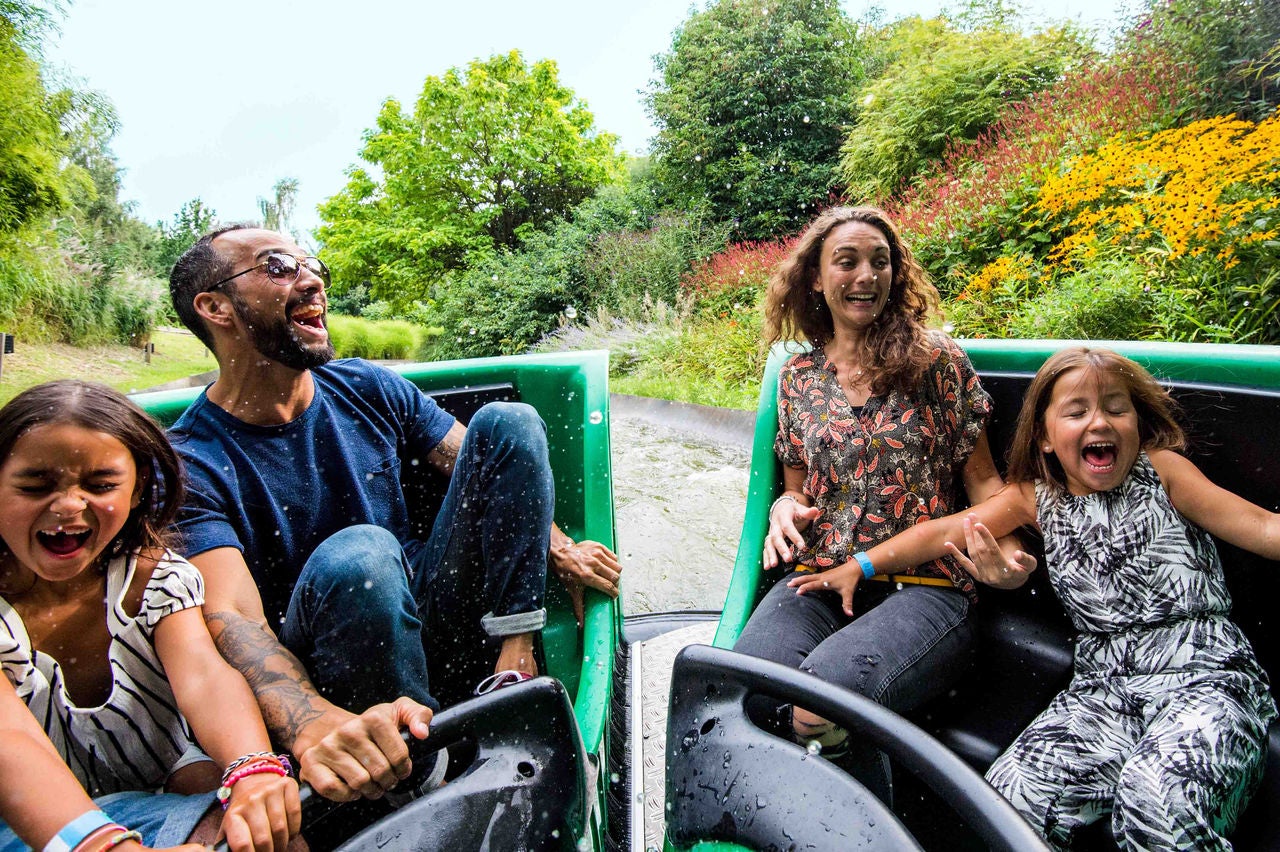 Samen met je gezin in de ronde bootjes El Rio Grande in Walibi.