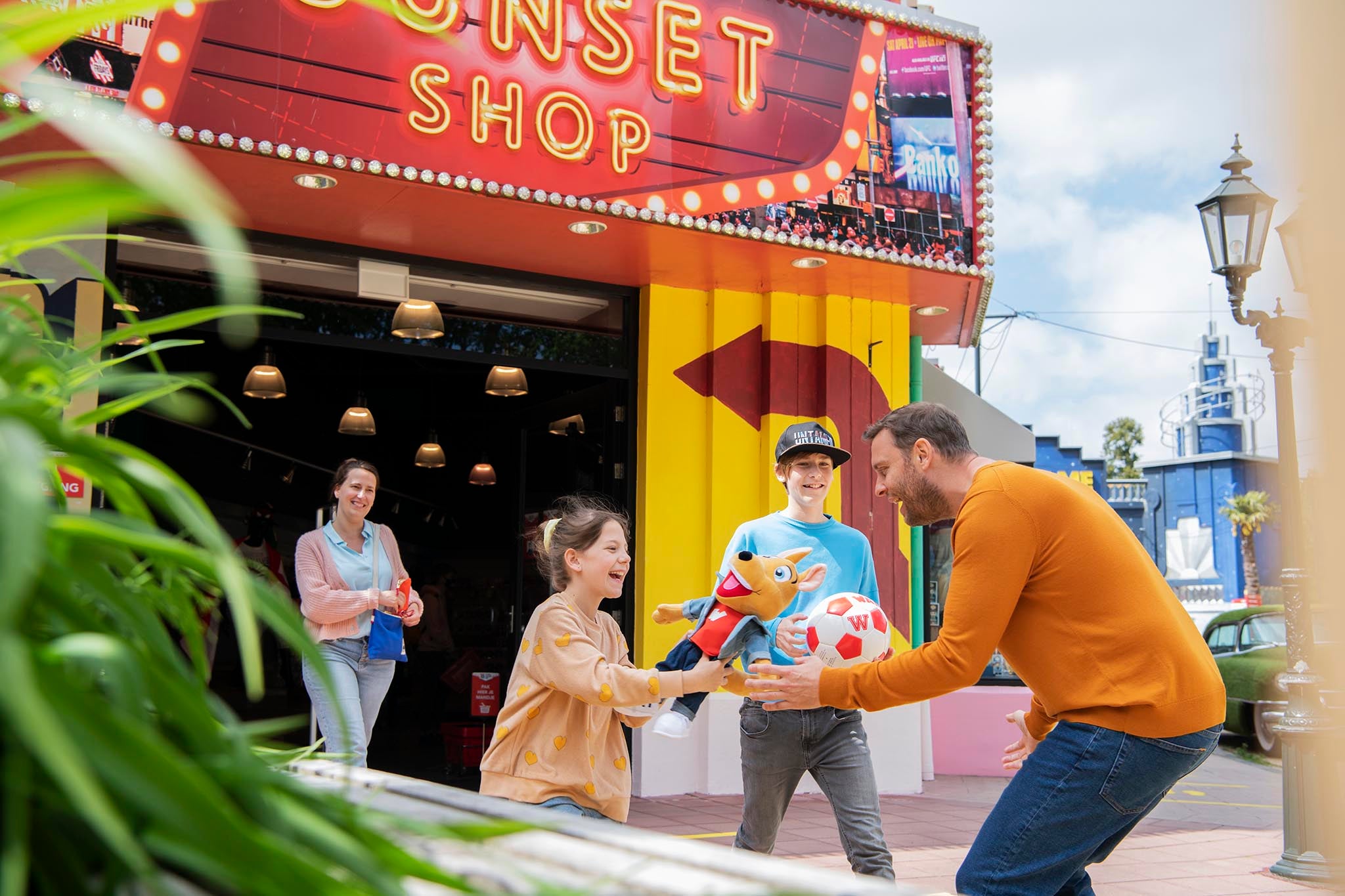 Sunset shop at Walibi Holland 