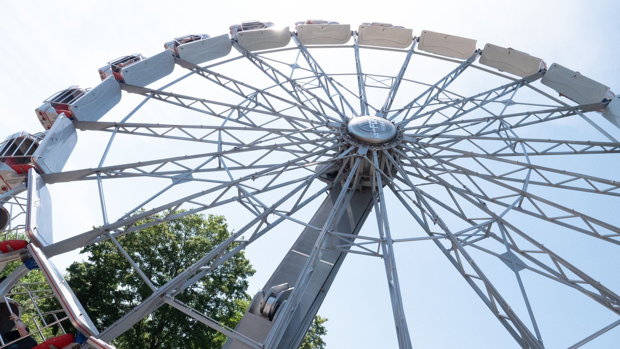 g-force frontview of the attraction from Walibi Holland